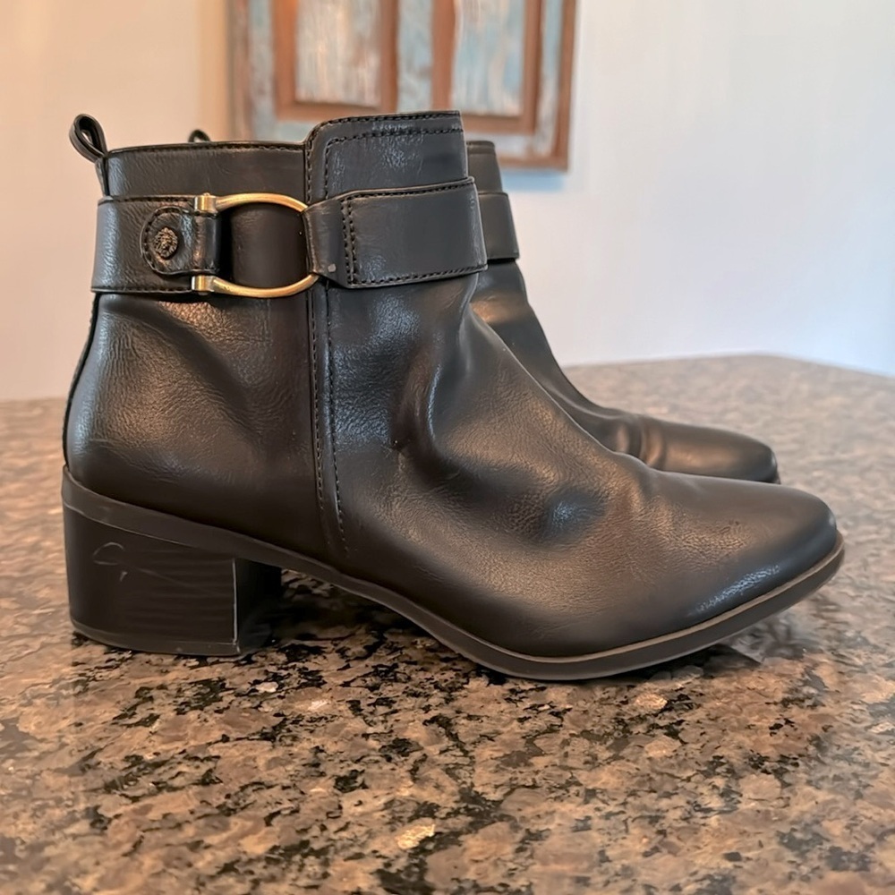 Anne Klein gold tone buckle bootie 8.5 EUC